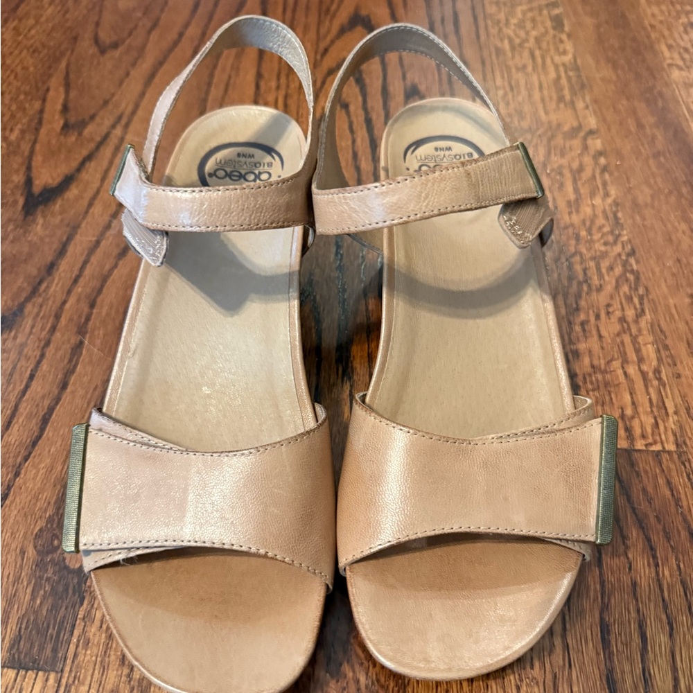 Abeo Beige Leather Sandals